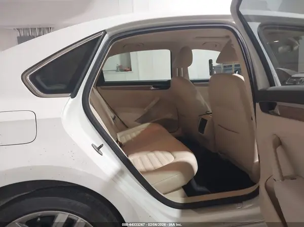 1VWCT7A30HC020228 2017 VOLKSWAGEN PASSAT - Image 8