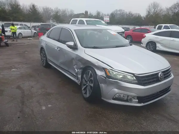 1VWCT7A30HC038583 2017 VOLKSWAGEN PASSAT - Image 1