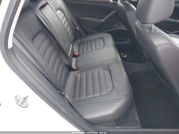 1VWCT7A30HC048594 2017 VOLKSWAGEN PASSAT - Image 8