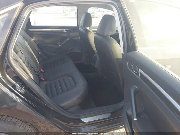 1VWCT7A30HC066514 2017 VOLKSWAGEN PASSAT - Image 8