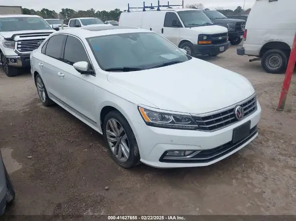 1VWCT7A30HC081224 2017 VOLKSWAGEN PASSAT - Image 1
