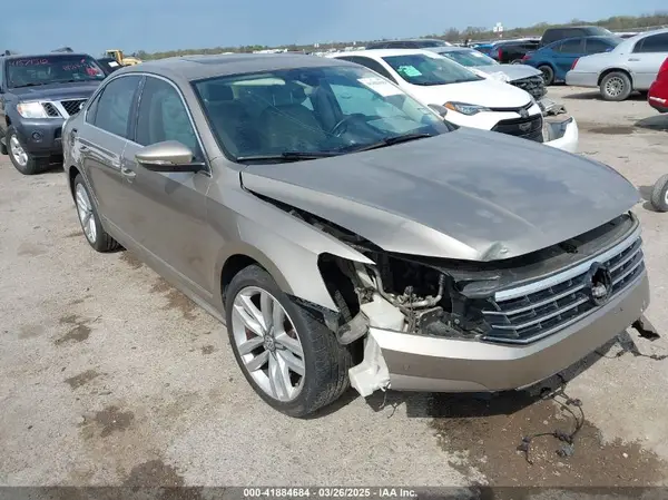 1VWCT7A31GC015070 2016 VOLKSWAGEN PASSAT - Image 1