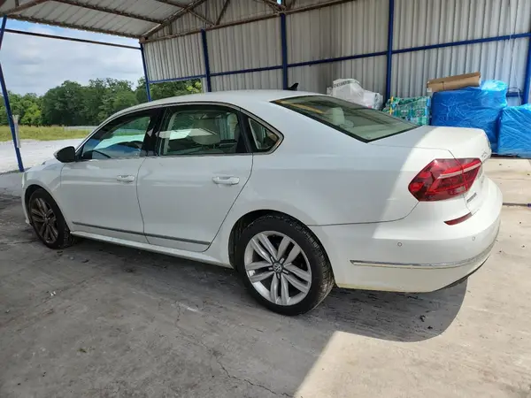 1VWCT7A31HC016589 2017 VOLKSWAGEN PASSAT - Image 2