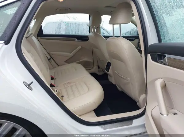 1VWCT7A31HC020304 2017 VOLKSWAGEN PASSAT - Image 8