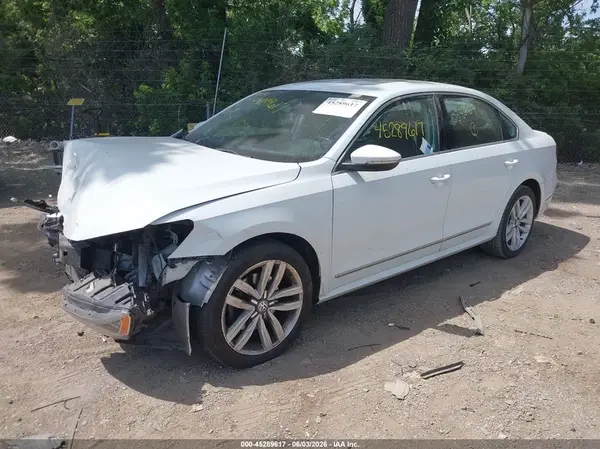 1VWCT7A31HC038267 2017 VOLKSWAGEN PASSAT - Image 2