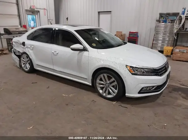 1VWCT7A31HC038706 2017 VOLKSWAGEN PASSAT - Image 1