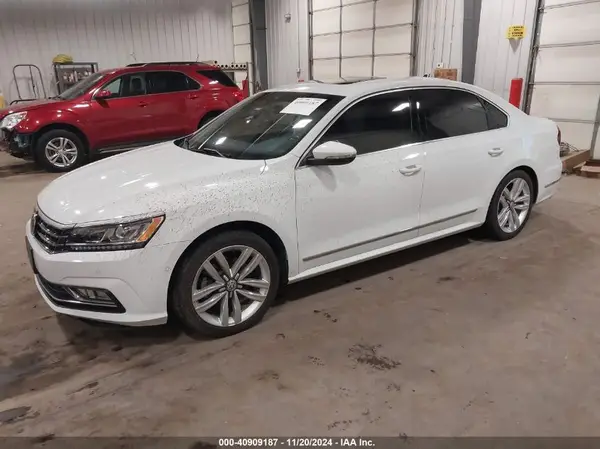 1VWCT7A31HC038706 2017 VOLKSWAGEN PASSAT - Image 2