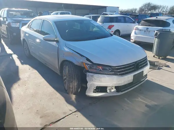 1VWCT7A31HC067381 2017 VOLKSWAGEN PASSAT - Image 1