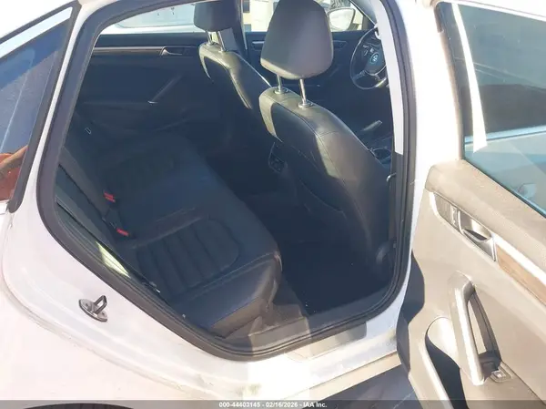 1VWCT7A31HC067381 2017 VOLKSWAGEN PASSAT - Image 8