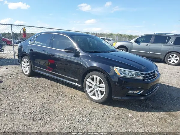 1VWCT7A31HC085444 2017 VOLKSWAGEN PASSAT - Image 1