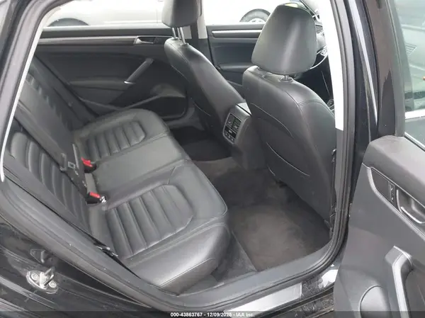 1VWCT7A32HC015399 2017 VOLKSWAGEN PASSAT - Image 8