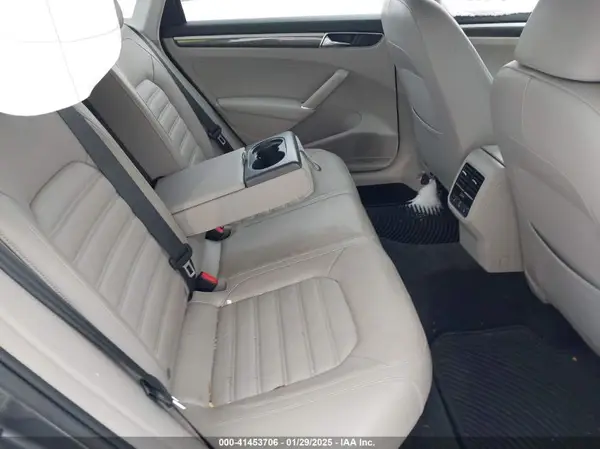 1VWCT7A32HC033434 2017 VOLKSWAGEN PASSAT - Image 8