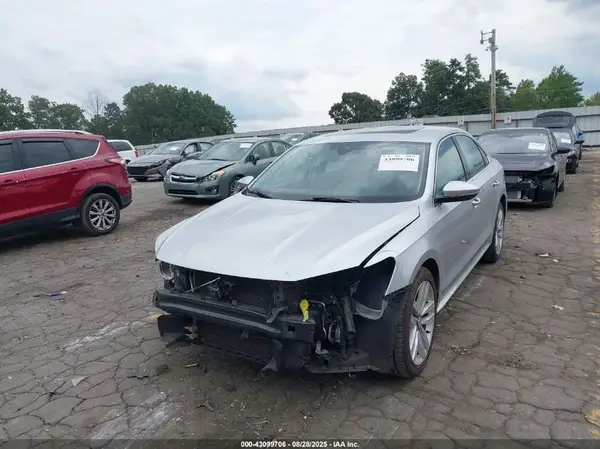 1VWCT7A32HC051738 2017 VOLKSWAGEN PASSAT - Image 2