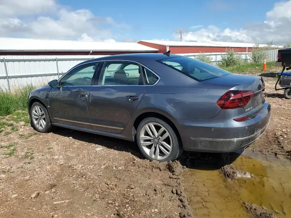 1VWCT7A32HC057829 2017 VOLKSWAGEN PASSAT - Image 2