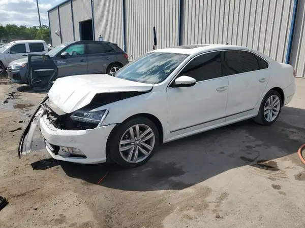 1VWCT7A32HC072346 2017 VOLKSWAGEN PASSAT - Image 1
