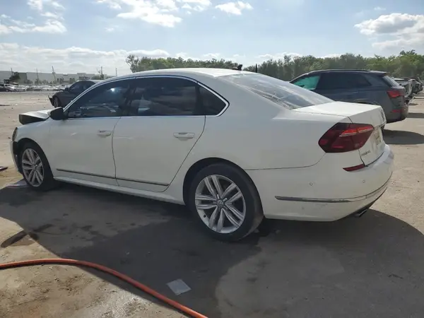 1VWCT7A32HC072346 2017 VOLKSWAGEN PASSAT - Image 2