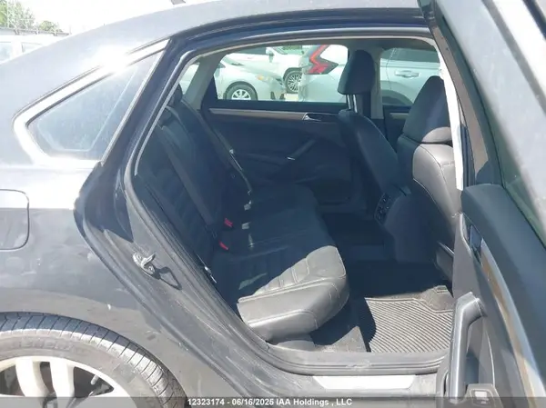 1VWCT7A32HC081564 2017 VOLKSWAGEN PASSAT - Image 8