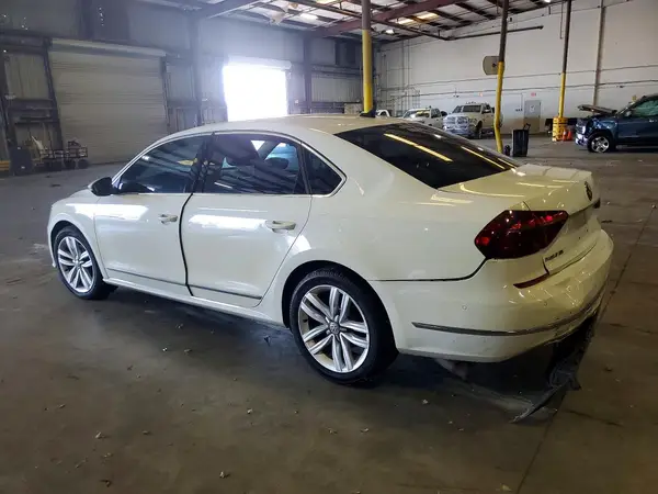 1VWCT7A33HC031918 2017 VOLKSWAGEN PASSAT - Image 2