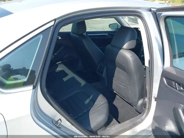 1VWCT7A33HC038478 2017 VOLKSWAGEN PASSAT - Image 8