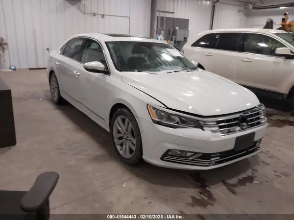 1VWCT7A33HC040893 2017 VOLKSWAGEN PASSAT - Image 1