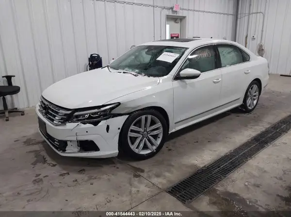 1VWCT7A33HC040893 2017 VOLKSWAGEN PASSAT - Image 2
