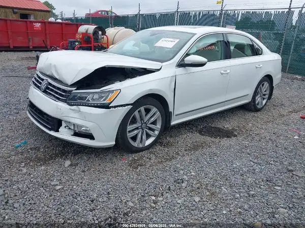 1VWCT7A33HC054597 2017 VOLKSWAGEN PASSAT - Image 2