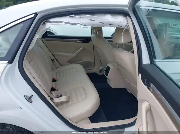 1VWCT7A33HC054597 2017 VOLKSWAGEN PASSAT - Image 8