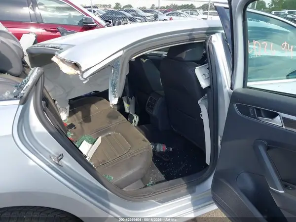 1VWCT7A33HC060609 2017 VOLKSWAGEN PASSAT - Image 8