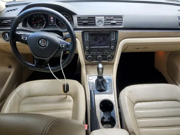 1VWCT7A33HC063476 2017 VOLKSWAGEN PASSAT - Image 8