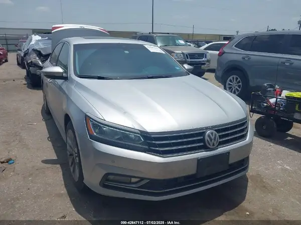 1VWCT7A33HC066149 2017 VOLKSWAGEN PASSAT - Image 1
