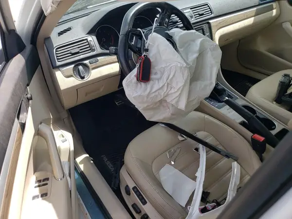 1VWCT7A33HC070654 2017 VOLKSWAGEN PASSAT - Image 8