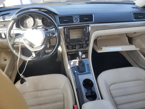1VWCT7A33HC071366 2017 VOLKSWAGEN PASSAT - Image 8