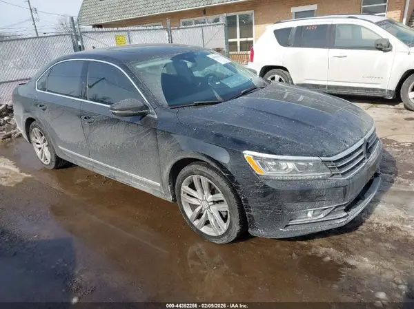 1VWCT7A33HC072758 2017 VOLKSWAGEN PASSAT - Image 1