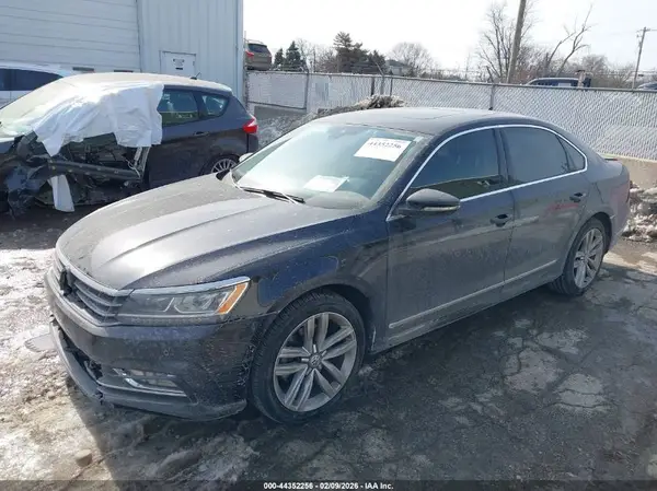 1VWCT7A33HC072758 2017 VOLKSWAGEN PASSAT - Image 2