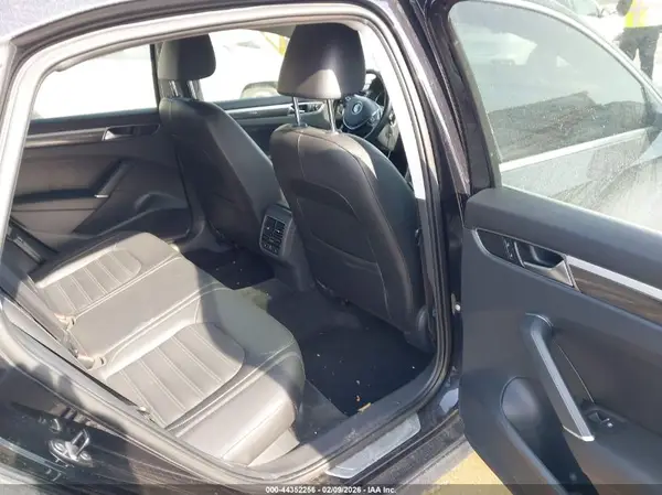 1VWCT7A33HC072758 2017 VOLKSWAGEN PASSAT - Image 8