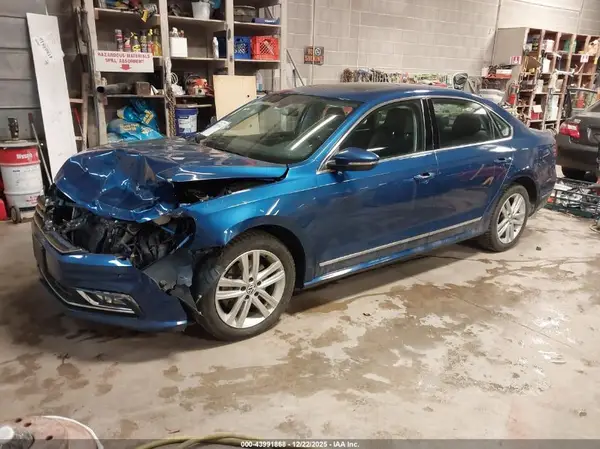 1VWCT7A33HC073036 2017 VOLKSWAGEN PASSAT - Image 2