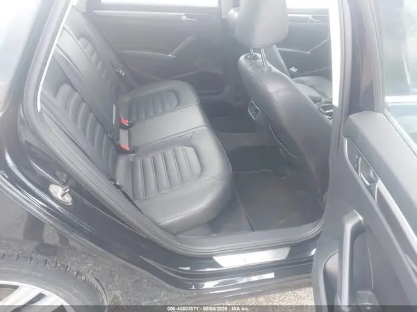 1VWCT7A33HC074302 2017 VOLKSWAGEN PASSAT - Image 8