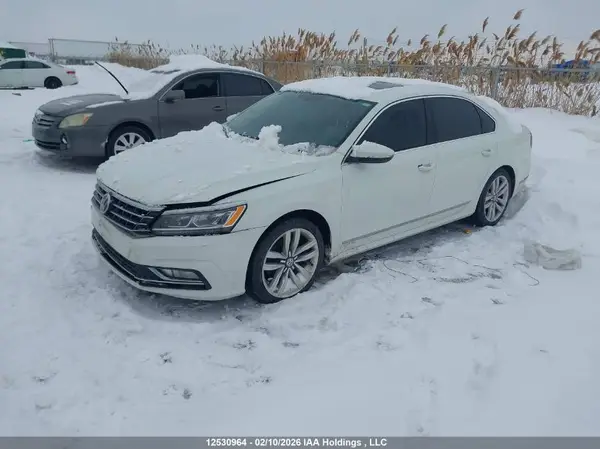 1VWCT7A34HC013721 2017 VOLKSWAGEN PASSAT - Image 2