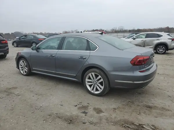 1VWCT7A34HC017963 2017 VOLKSWAGEN PASSAT - Image 2