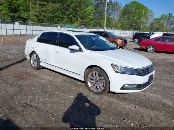 1VWCT7A34HC067858 2017 VOLKSWAGEN PASSAT - Image 1