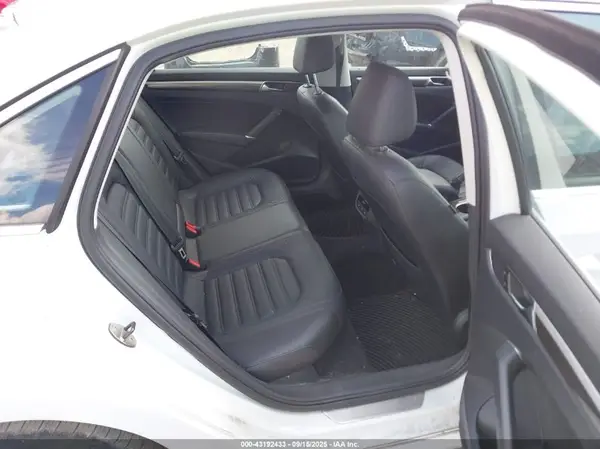 1VWCT7A34HC077189 2017 VOLKSWAGEN PASSAT - Image 8