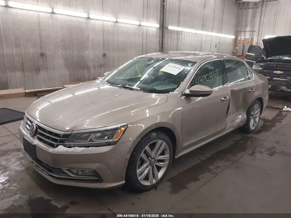 1VWCT7A35HC015378 2017 VOLKSWAGEN PASSAT - Image 2