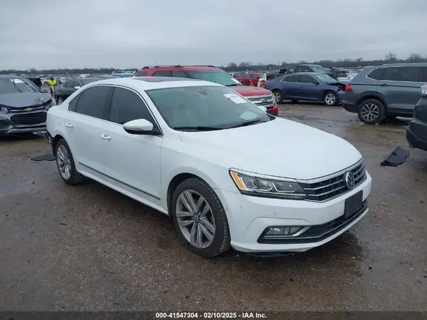 1VWCT7A35HC039972 2017 VOLKSWAGEN PASSAT - Image 1