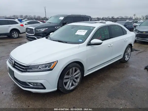 1VWCT7A35HC039972 2017 VOLKSWAGEN PASSAT - Image 2