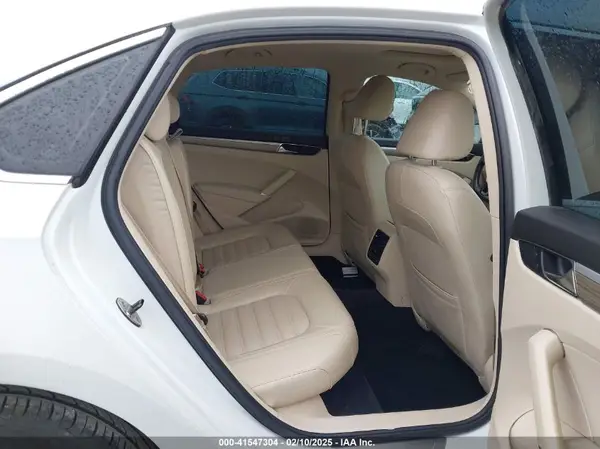 1VWCT7A35HC039972 2017 VOLKSWAGEN PASSAT - Image 8