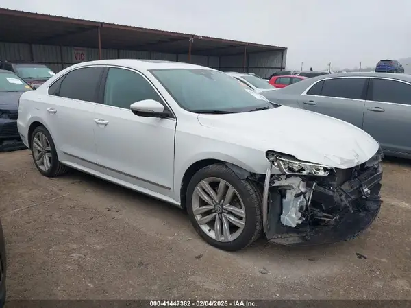 1VWCT7A35HC052902 2017 VOLKSWAGEN PASSAT - Image 1