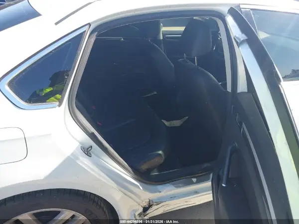 1VWCT7A35HC053497 2017 VOLKSWAGEN PASSAT - Image 8