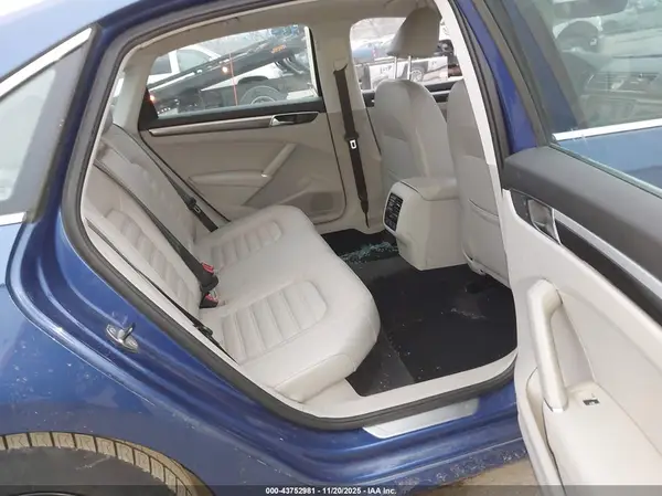 1VWCT7A35HC055721 2017 VOLKSWAGEN PASSAT - Image 8