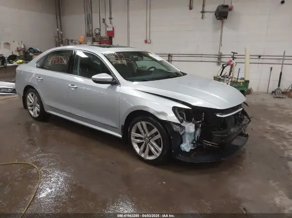 1VWCT7A35HC060367 2017 VOLKSWAGEN PASSAT - Image 1