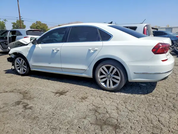 1VWCT7A35HC073846 2017 VOLKSWAGEN PASSAT - Image 2